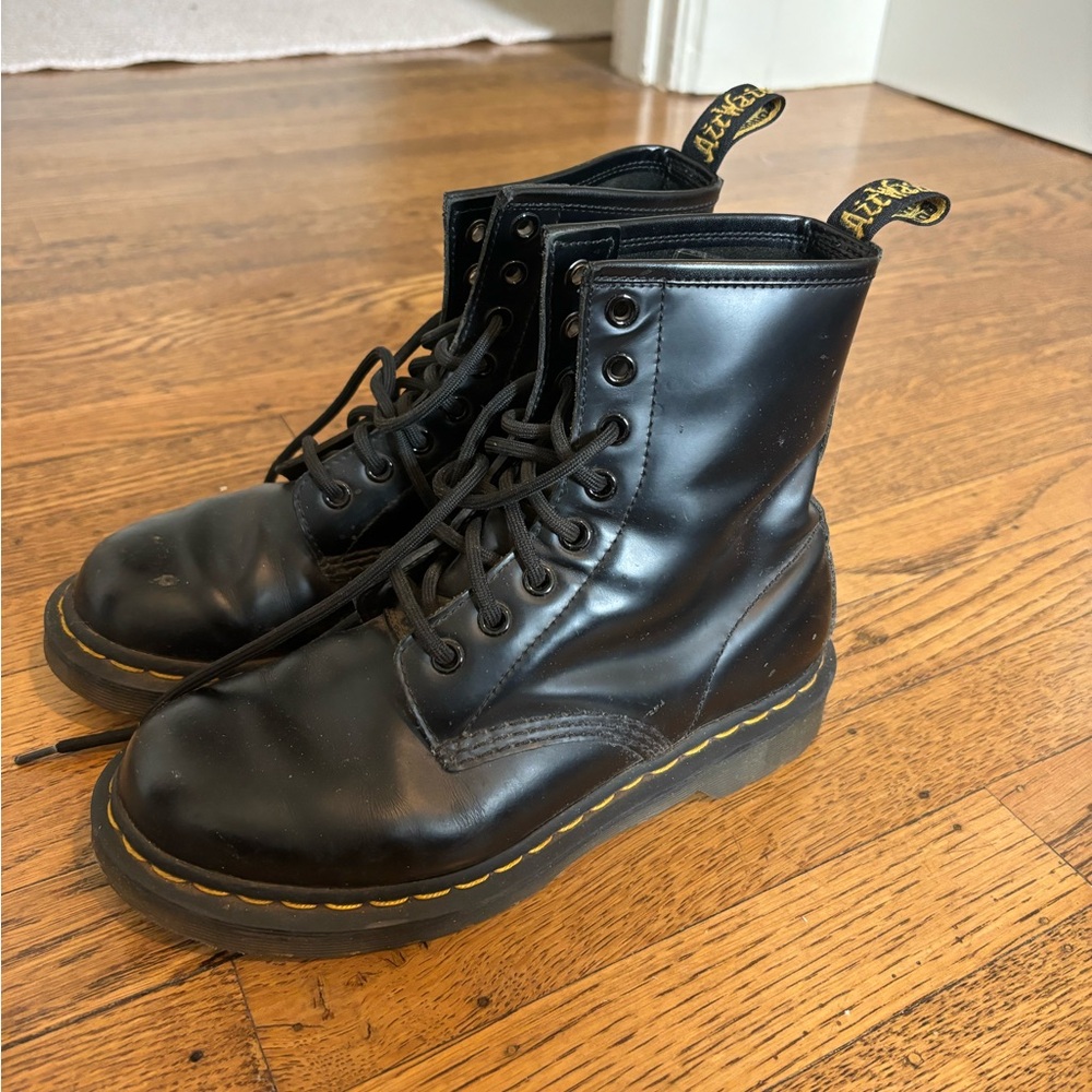Black Doc Martens 1460 smooth leather lace-up boots, size US 6!